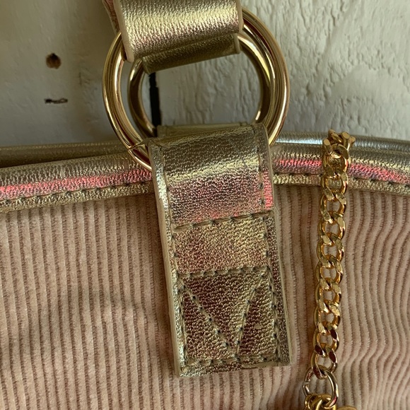 L.E.I. Corduroy Purse with Gold Accents - Picture 4 of 10